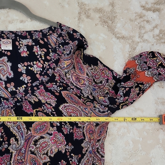Bila Paisley Print Hippie Boho Tunic Top Shirt Size L Flowy Rayon Crinkle V Neck - Picture 10 of 13